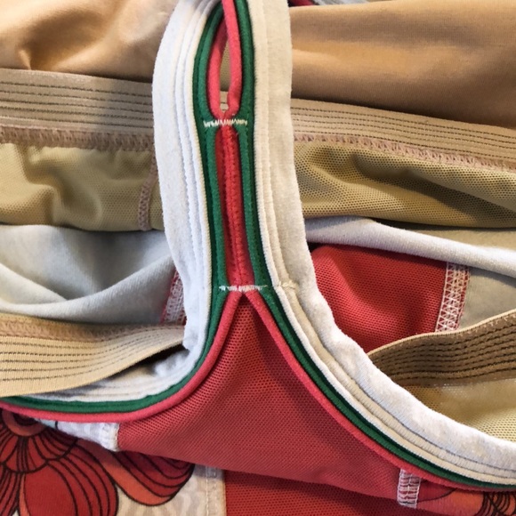 💕LULULEMON - VGUC Power Y Tank (10) - Picture 6 of 7